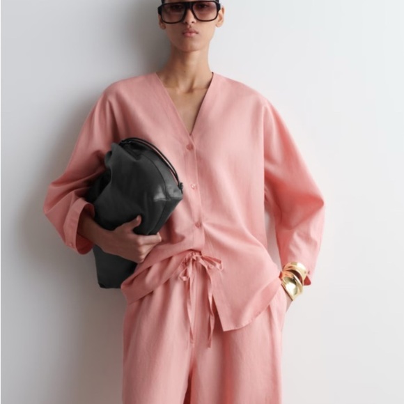 COS Tops - COS V-NECK LINEN-COTTON SHIRT M